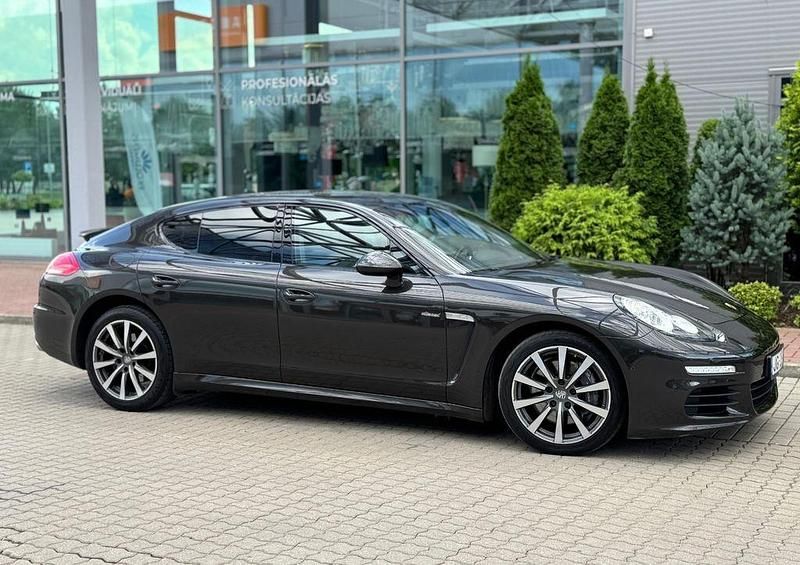 Braun Gebraucht 2015 Porsche Panamera Limousine | 23.500 € (Superpreis) - Bild 1/4