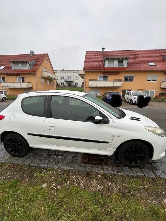 Gebraucht Peugeot 206 68 PS (50 kW) 2009 Weiß Limousine