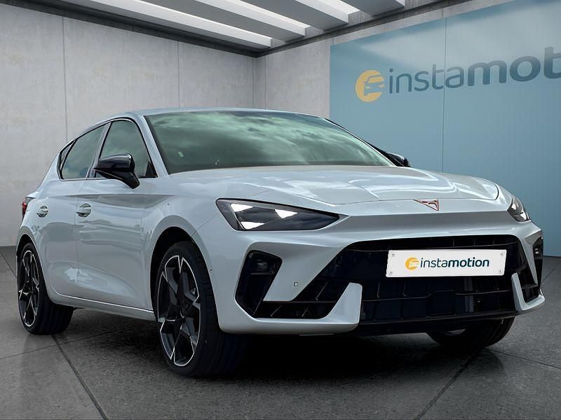 Neu Cupra Leon VZ 300 PS (220 kW) 2025 Weiß Kleinwagen