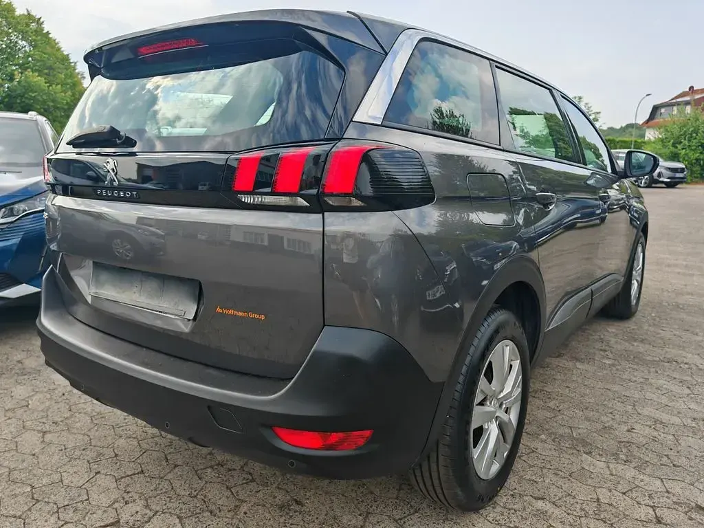 Gebraucht Peugeot 5008 131 PS (96 kW) 2023 Grau SUV
