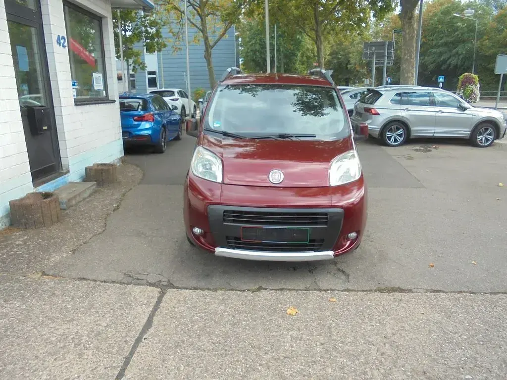 Gebraucht Fiat Qubo Trekking 95 PS (69 kW) 2011 Rot Van / Kleinbus