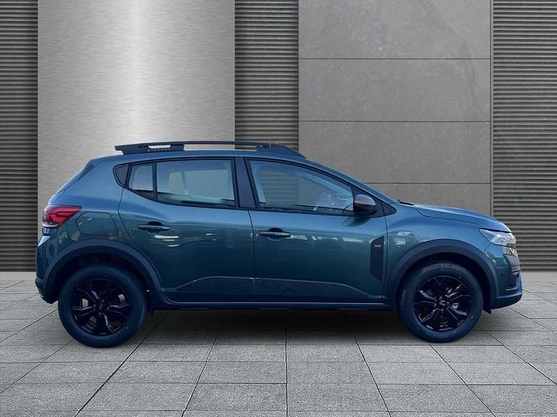 Neu Dacia Sandero Extreme 91 PS (66 kW) 2025 Zedergrün Kleinwagen
