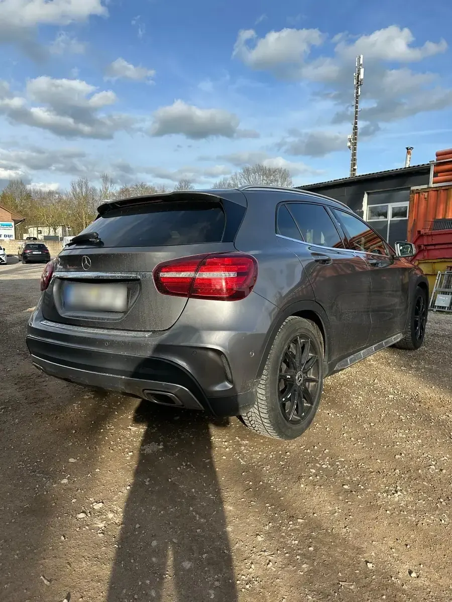 Gebraucht Mercedes GLA250 AMG line 211 PS (155 kW) 2019 Grau SUV