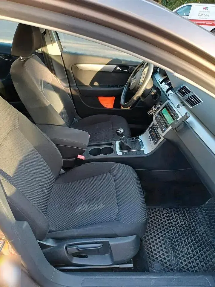 Gebraucht VW Passat 122 PS (89 kW) 2011 Andere farben Limousine