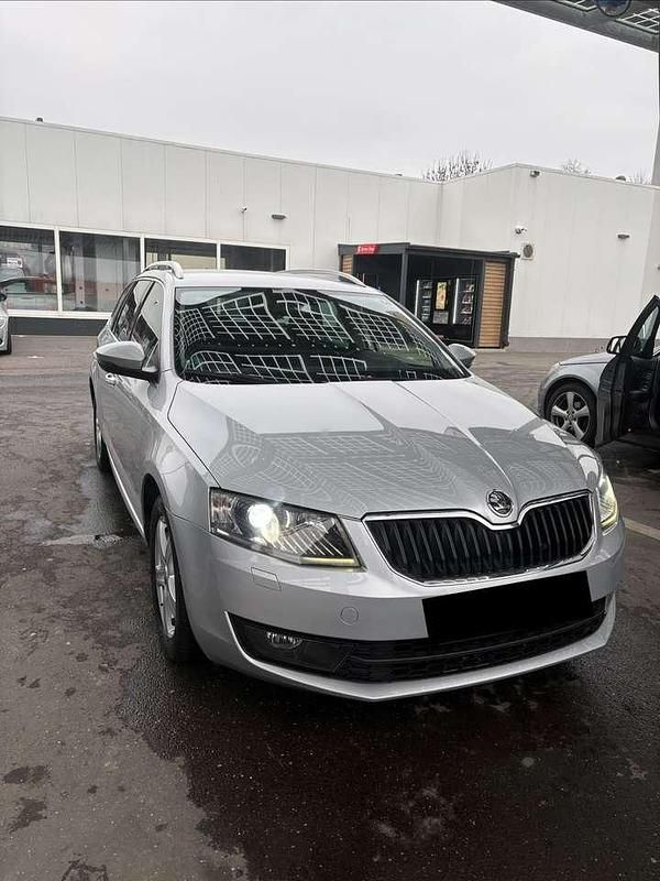 Gebraucht Skoda Octavia Elegance 150 PS (110 kW) 2015 Grau Kombi