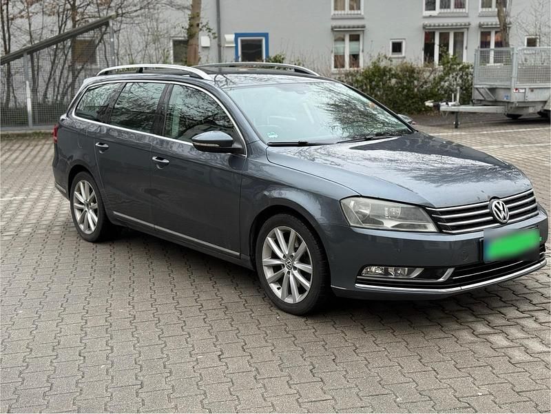 Gebraucht VW Passat 140 PS (102 kW) 2014 Blau Kombi