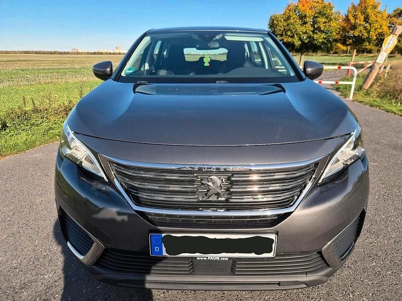 Grau Gebraucht 2018 Peugeot 5008 SUV | 11.499 € (Superpreis) - Bild 1/4