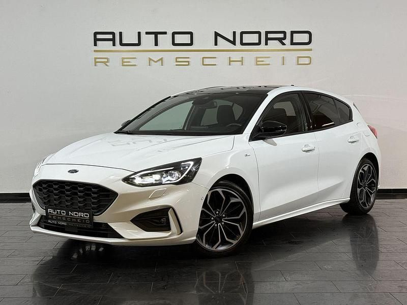 Weiß Gebraucht 2018 Ford Focus ST-Line Limousine | 16.490 € (Fairer Preis) - Bild 1/4