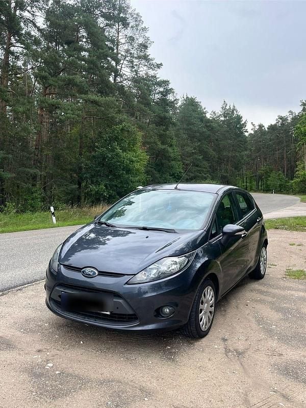 Grau Gebraucht 2010 Ford Fiesta Trend Kleinwagen | 2.500 € (Guter Preis) - Bild 1/4