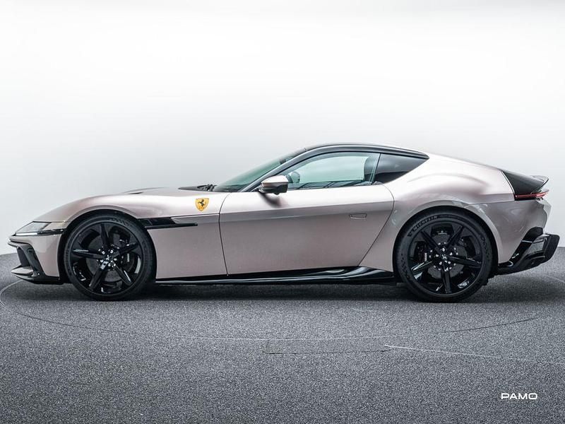 Gebraucht Ferrari 12 Cilindri 831 PS (611 kW) 2025 Gold Coupé