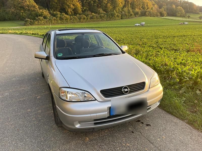 Silber Gebraucht 1999 Opel Astra Limousine | 2.000 € (Etwas zu teuer) - Bild 1/4