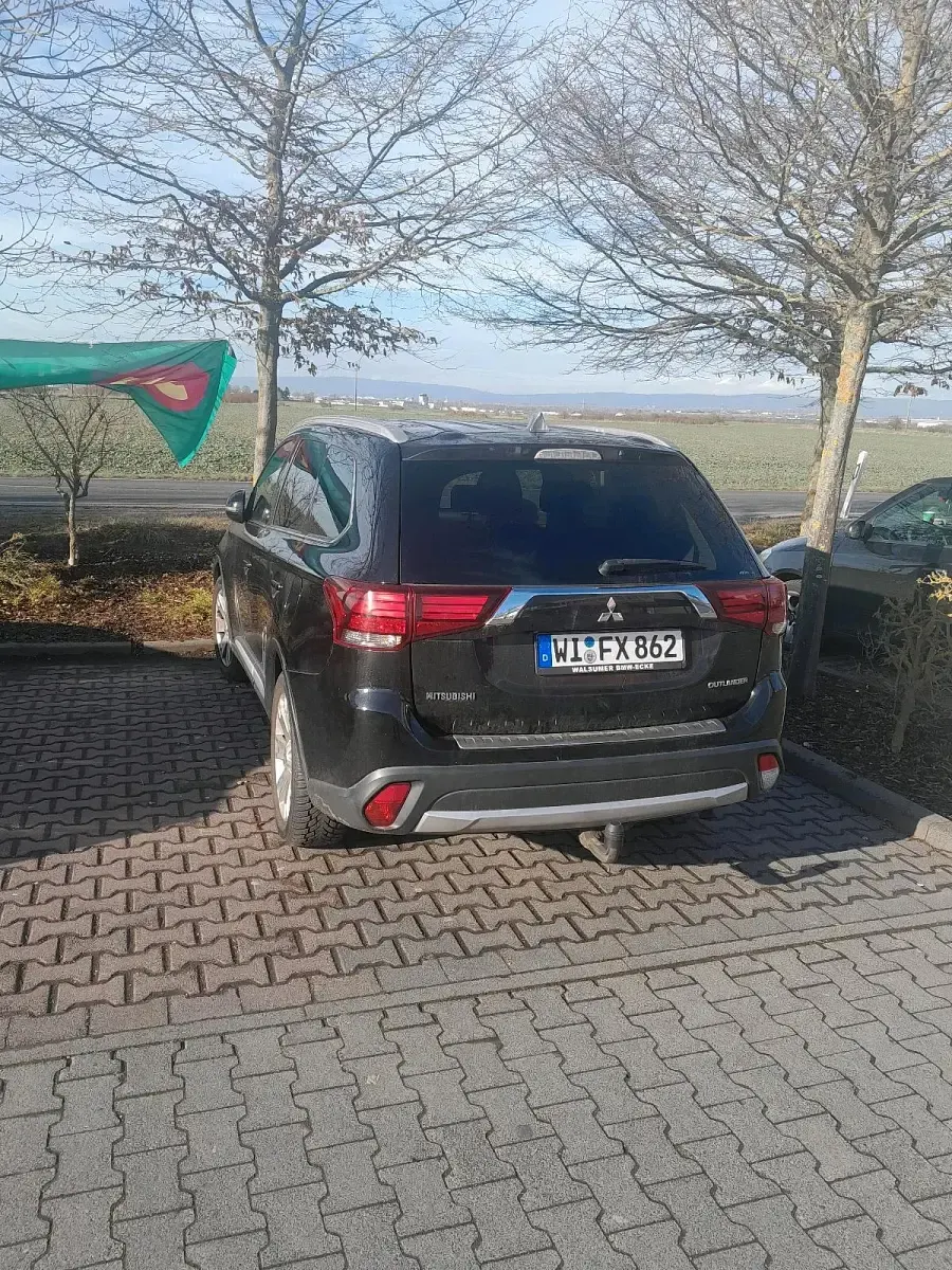Gebraucht Mitsubishi Outlander 150 PS (110 kW) 2015 Schwarz SUV
