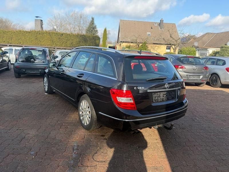 Gebraucht Mercedes C180 156 PS (114 kW) 2011 Schwarz Kombi