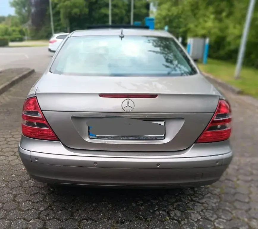 Gebraucht Mercedes E220 Classic 150 PS (110 kW) 2005 Beige Limousine