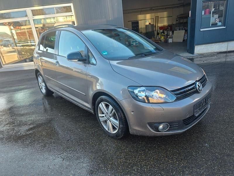 Braun Gebraucht 2013 VW Golf Match Limousine | 4.500 € (Superpreis) - Bild 1/4