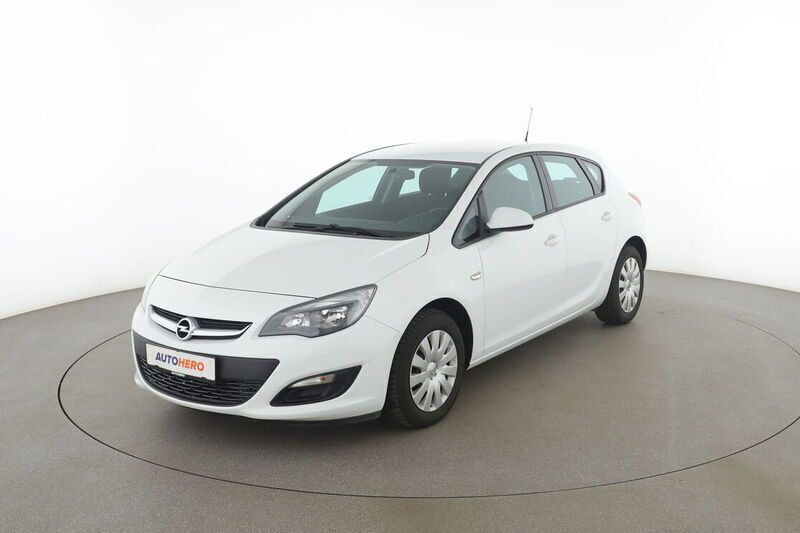 Weiß Gebraucht 2015 Opel Astra Selection Limousine | 9.050 € (Etwas zu teuer) - Bild 1/4