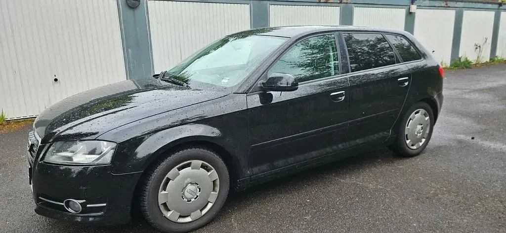 Używany Audi A3 Attraction 125 KM (91 kW) 2010 Czarny Hatchback