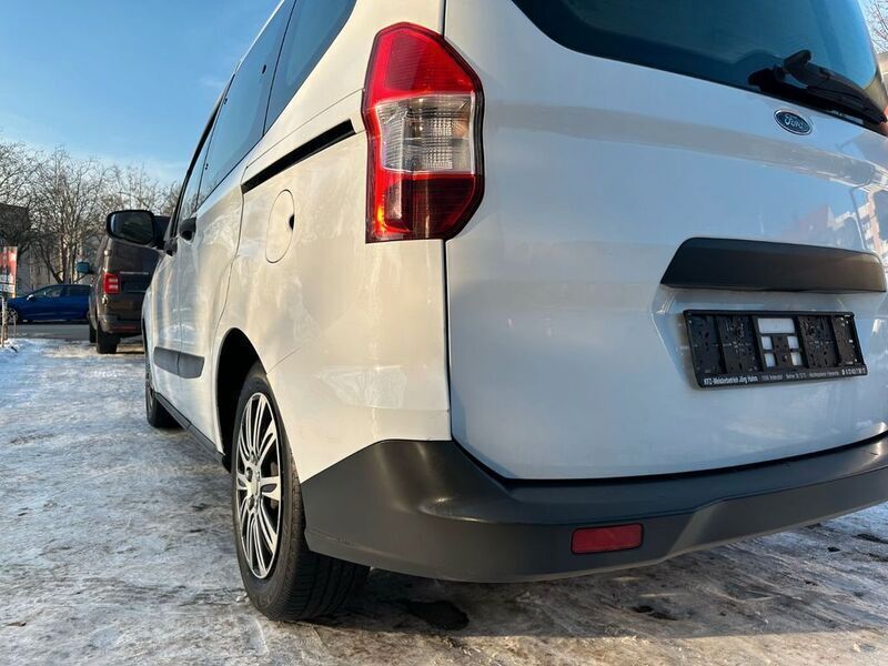 Gebraucht Ford Tourneo Courier Ambiente 75 PS (55 kW) 2018 Weiß Van / Kleinbus