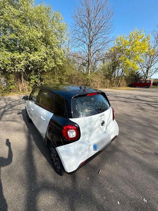 Second-hand Smart ForFour 72 CP (52 kW) 2019 Alb Hatchback