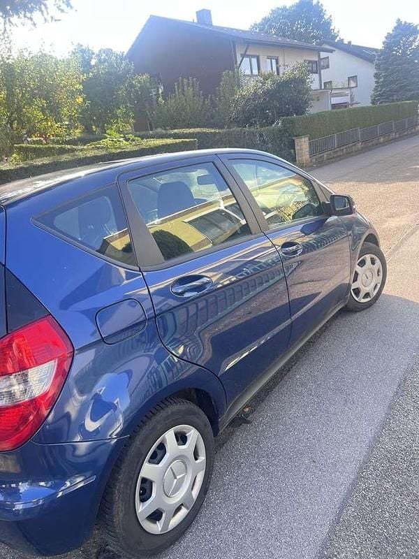 Gebraucht Mercedes A160 Elegance 95 PS (69 kW) 2012 Blau Limousine