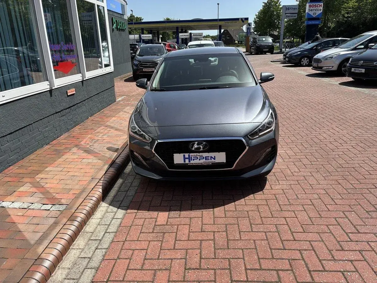 Gebraucht Hyundai i30 Premium 140 PS (102 kW) 2019 Grau Limousine