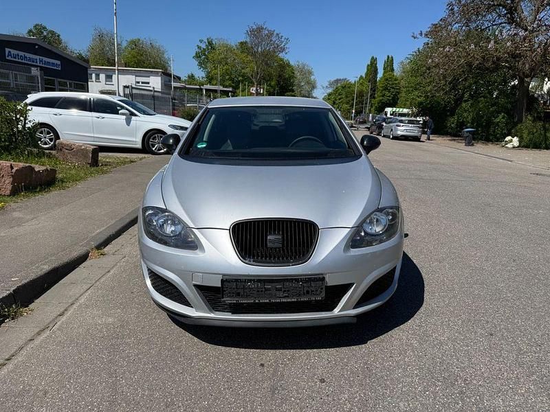 Usata Seat Leon Reference 105 CV (77 kW) 2011 Argento Utilitaria