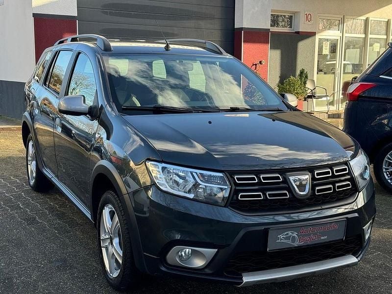 Grau Gebraucht 2019 Dacia Logan Stepway Limousine | 5.990 € (Guter Preis) - Bild 1/4