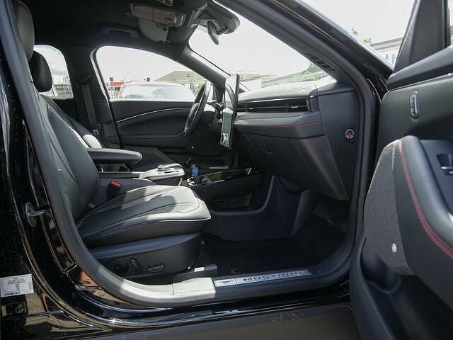 Gebraucht Ford Mustang Mach-E 258 kW (351 PS) 2023 Schwarz / iridium schwarz (metallic) SUV