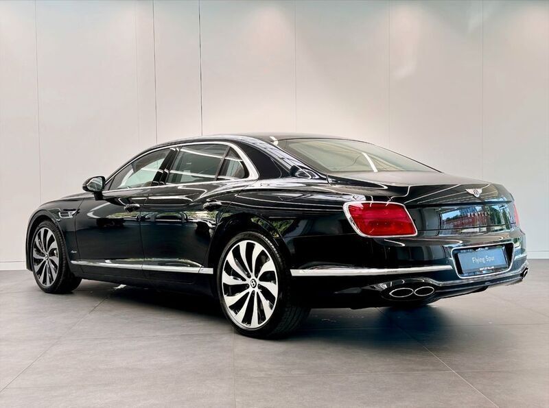 Gebraucht Bentley Flying Spur 551 PS (405 kW) 2024 Schwarz Limousine