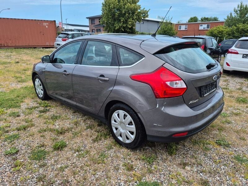 Gebraucht Ford Focus Champions Edition 101 PS (74 kW) 2013 Braun Limousine