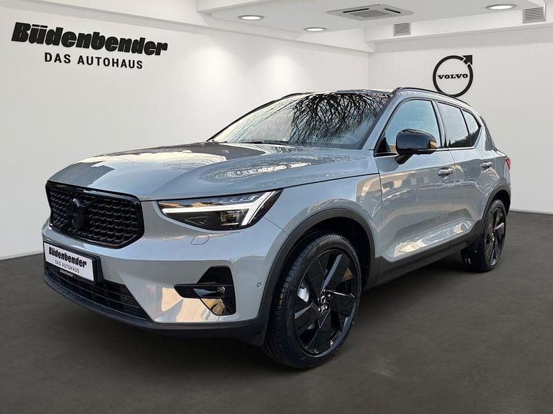Neu Volvo XC40 Plus 197 PS (144 kW) 2026 Grau SUV