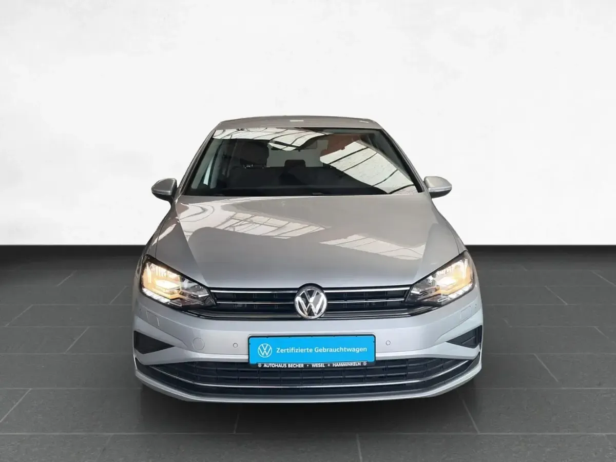 Gebraucht VW Golf VII Comfortline 116 PS (85 kW) 2020 Silber Van / Kleinbus