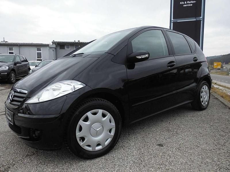 Kosmosschwarz metalliclack Gebraucht 2007 Mercedes A150 Kleinwagen | 3.950 € (Fairer Preis) - Bild 1/4