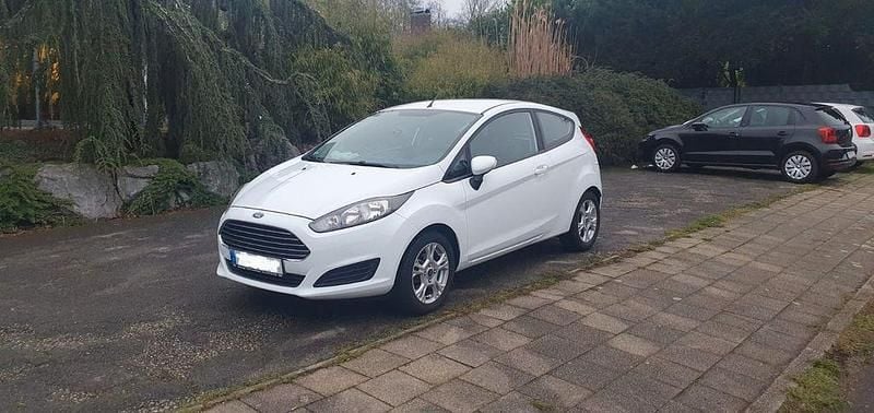 Gebraucht Ford Fiesta Trend 65 PS (47 kW) 2014 Weiß Kleinwagen