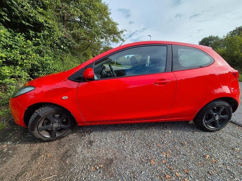 Rot Gebraucht 2009 Mazda 2 Inclusive Limousine | 3.700 € (Fairer Preis) - Bild 1/4
