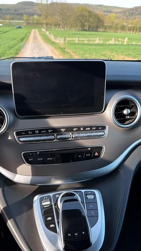 Gebraucht Mercedes V250 190 PS (139 kW) 2017 Silber Van / Kleinbus