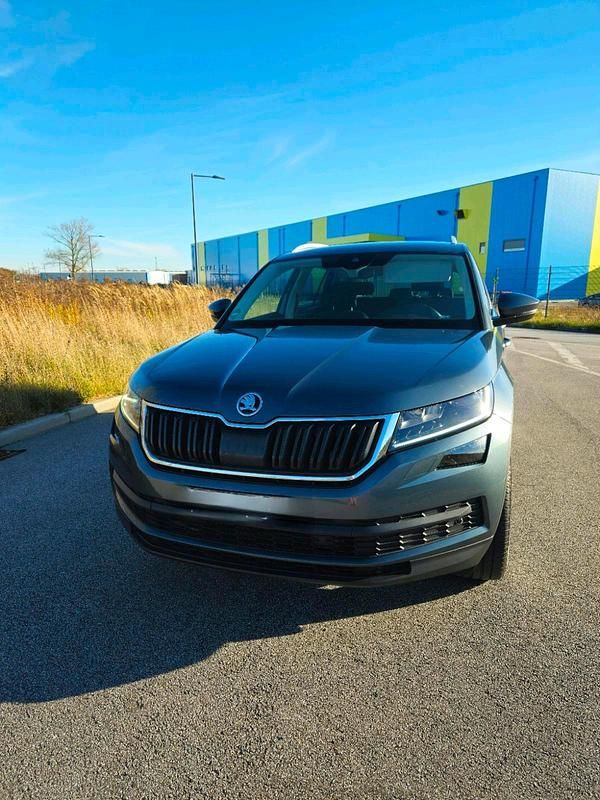 Grau Gebraucht 2018 Skoda Kodiaq Style SUV | 24.890 € - Bild 1/4