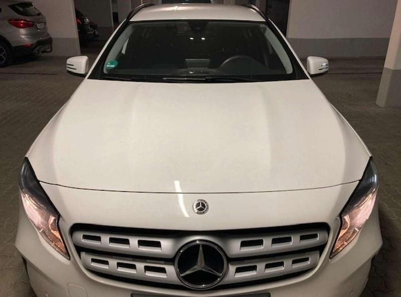 Weiß Gebraucht 2019 Mercedes GLA180 SUV | 19.500 € (Fairer Preis) - Bild 1/4