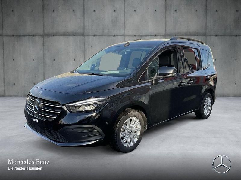 Gebraucht Mercedes T180 Progressive 116 PS (85 kW) 2024 Schwarz Van / Kleinbus