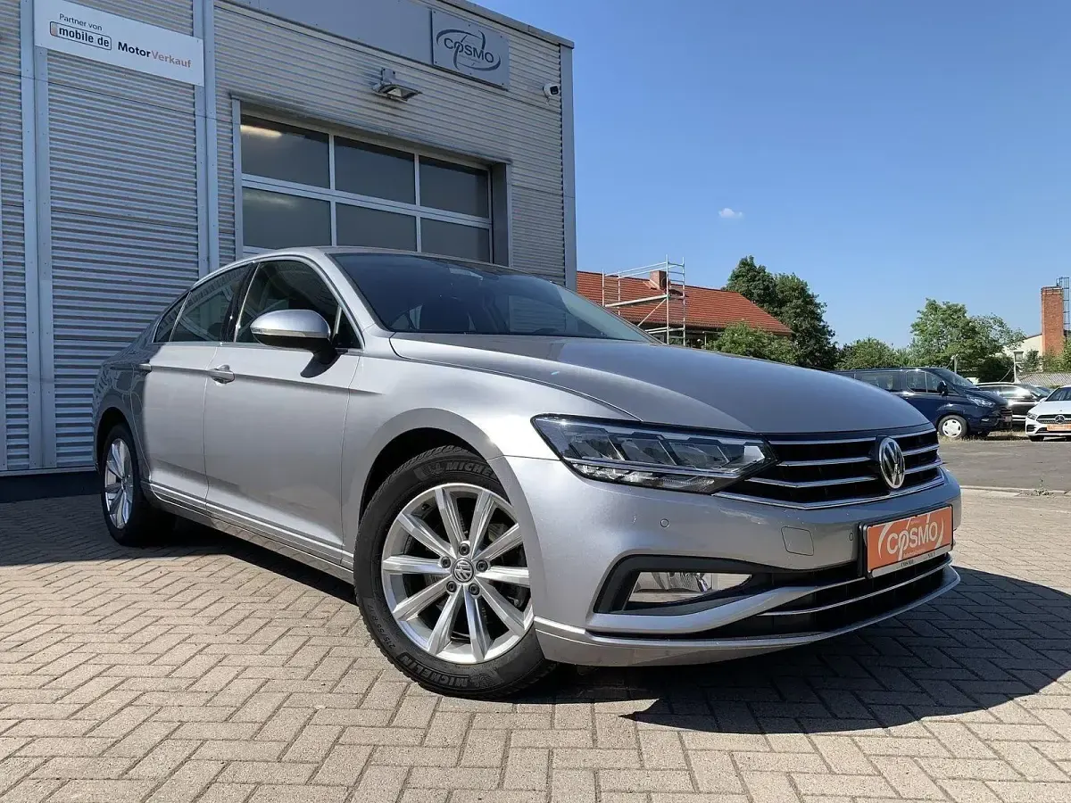 Gebraucht VW Passat 150 PS (110 kW) 2020 Silber Limousine