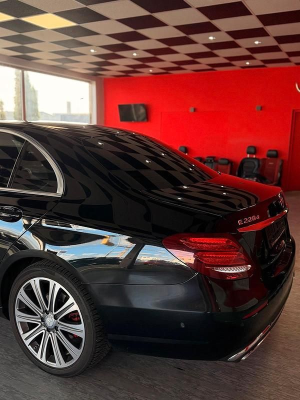 Gebraucht Mercedes E220 190 PS (139 kW) 2016 Schwarz Limousine