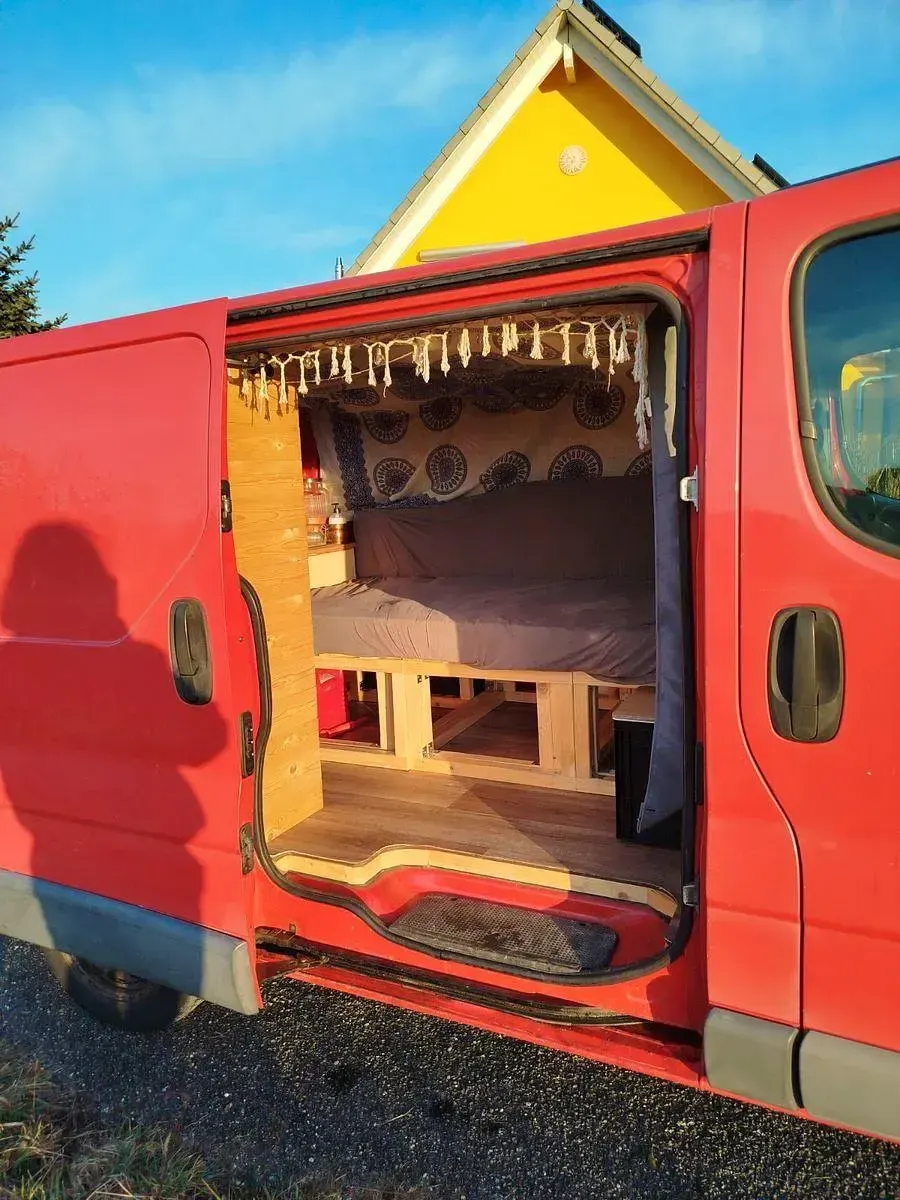 Używany Opel Vivaro 82 KM (60 kW) 2002 Czerwony Minivan