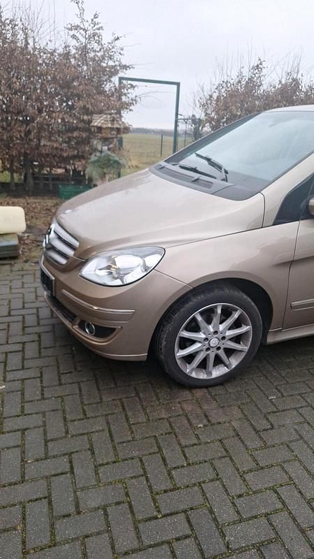 Gebraucht Mercedes B200 136 PS (100 kW) 2007 Gold Van / Kleinbus