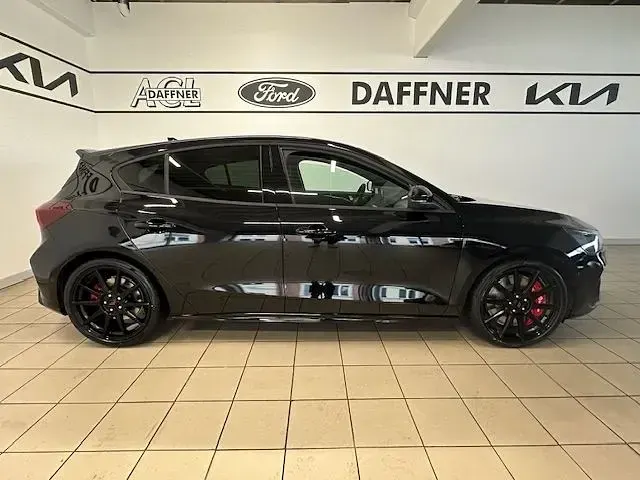 Gebraucht Ford Focus ST 280 PS (205 kW) 2024 Obsidianschwarz metallic Limousine