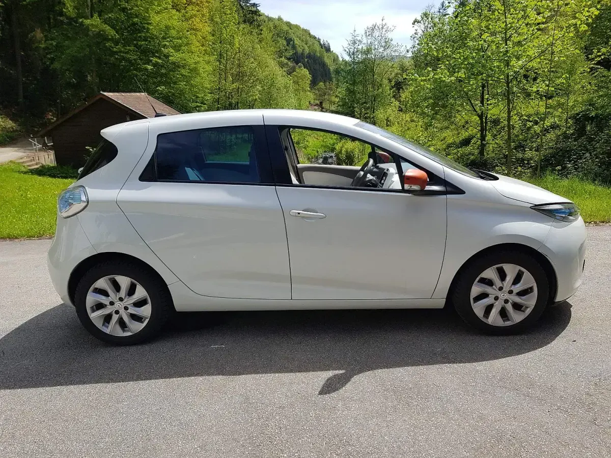 Gebraucht Renault Zoe Zen 64 kW (88 PS) 2013 Weiß Kleinwagen