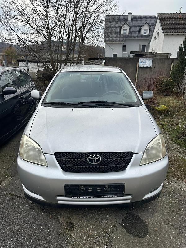 Gebraucht Toyota Corolla 96 PS (70 kW) 2002 Silber Kleinwagen
