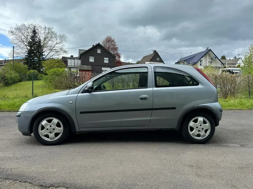 Gebraucht Opel Corsa 75 PS (55 kW) 2004 Silber Kleinwagen