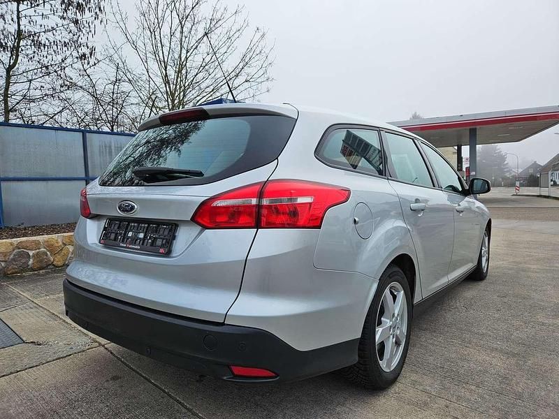 Gebraucht Ford Focus Trend 105 PS (77 kW) 2016 Polarsilber metallic Kombi