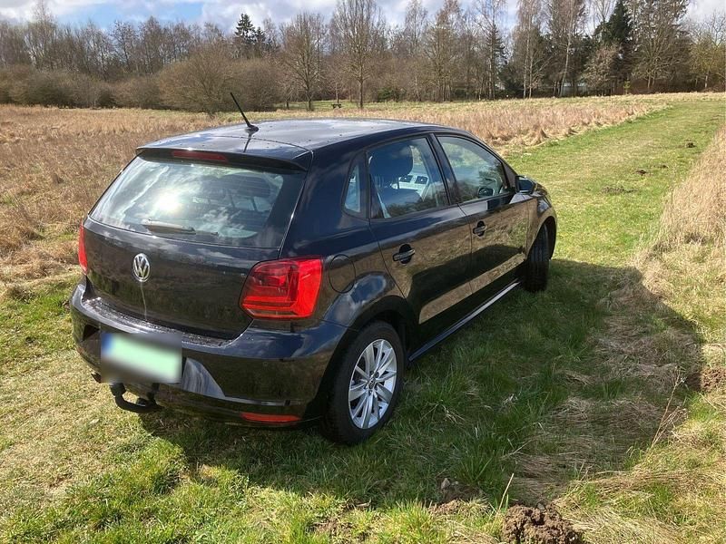 Gebraucht VW Polo 90 PS (66 kW) 2015 Schwarz Limousine