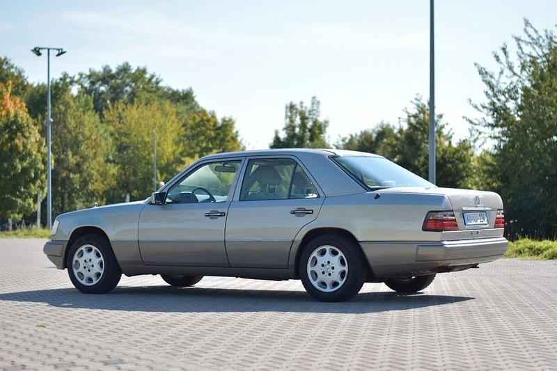 Gebraucht Mercedes E280 192 PS (141 kW) 1994 Beige Limousine